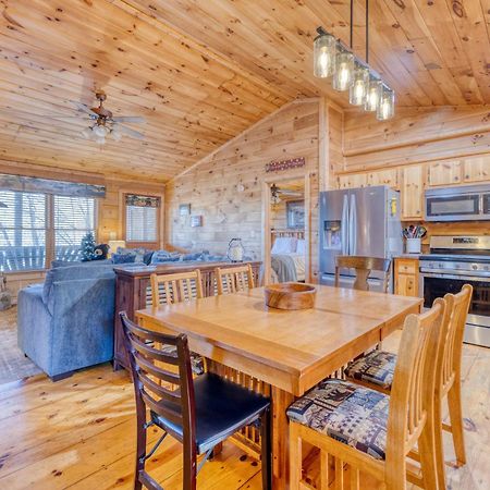 Secluded Sunrise Ridge-10 Min From Blue Ridge, King Beds, Hot Tub, 2 Porches, Fireplace Wood Burning, Mountain View, Cozy 외부 사진
