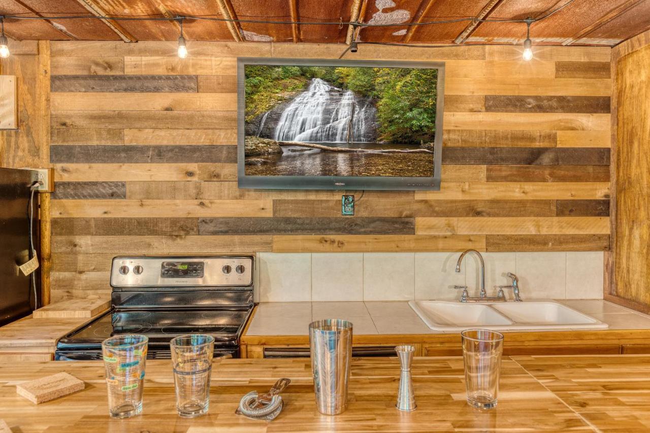 Secluded Sunrise Ridge-10 Min From Blue Ridge, King Beds, Hot Tub, 2 Porches, Fireplace Wood Burning, Mountain View, Cozy 외부 사진