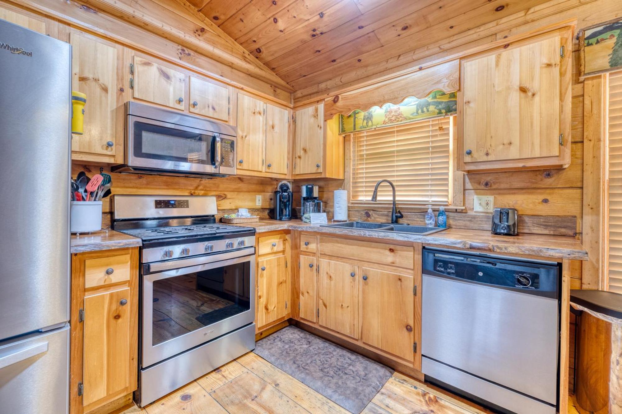 Secluded Sunrise Ridge-10 Min From Blue Ridge, King Beds, Hot Tub, 2 Porches, Fireplace Wood Burning, Mountain View, Cozy 외부 사진