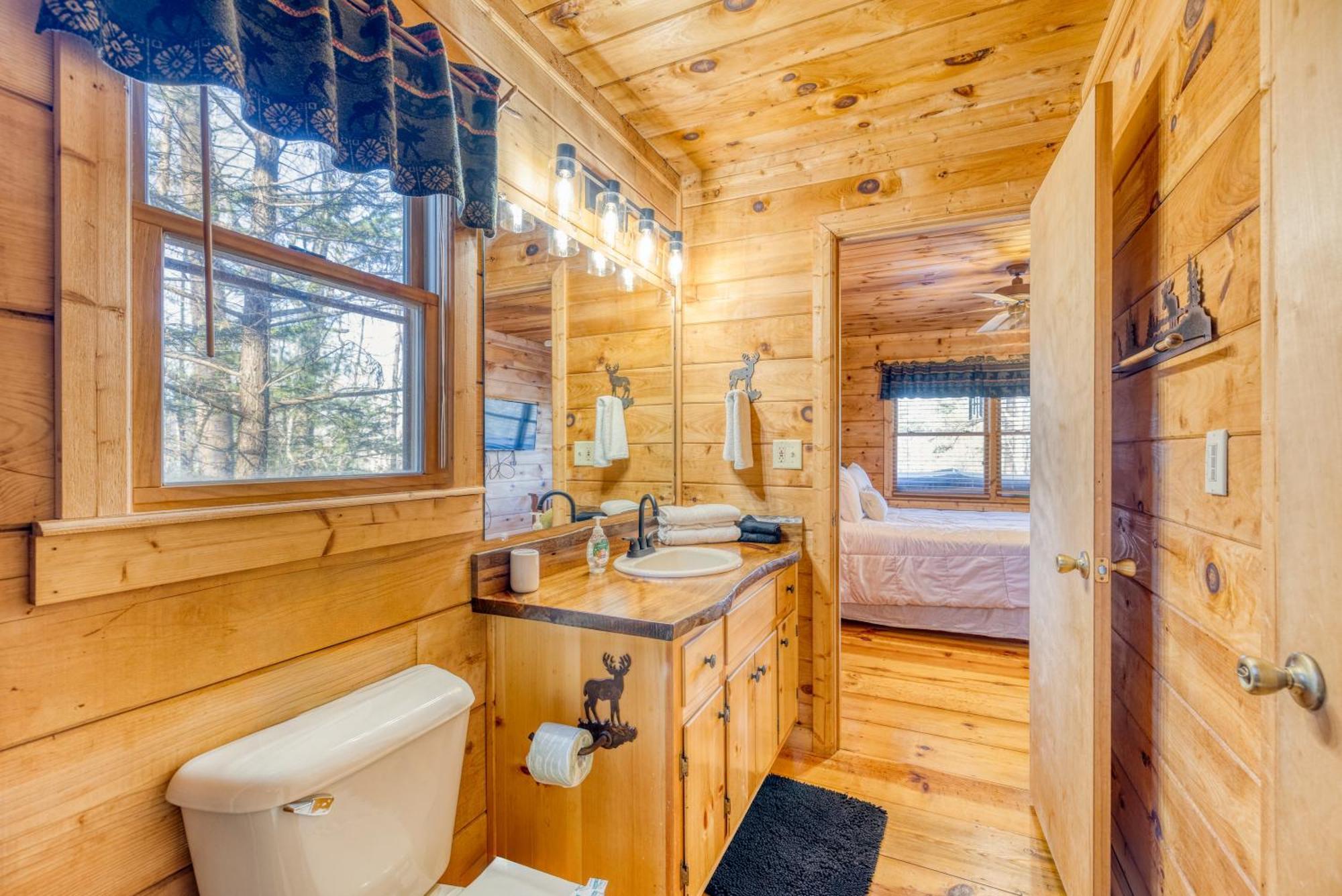 Secluded Sunrise Ridge-10 Min From Blue Ridge, King Beds, Hot Tub, 2 Porches, Fireplace Wood Burning, Mountain View, Cozy 외부 사진