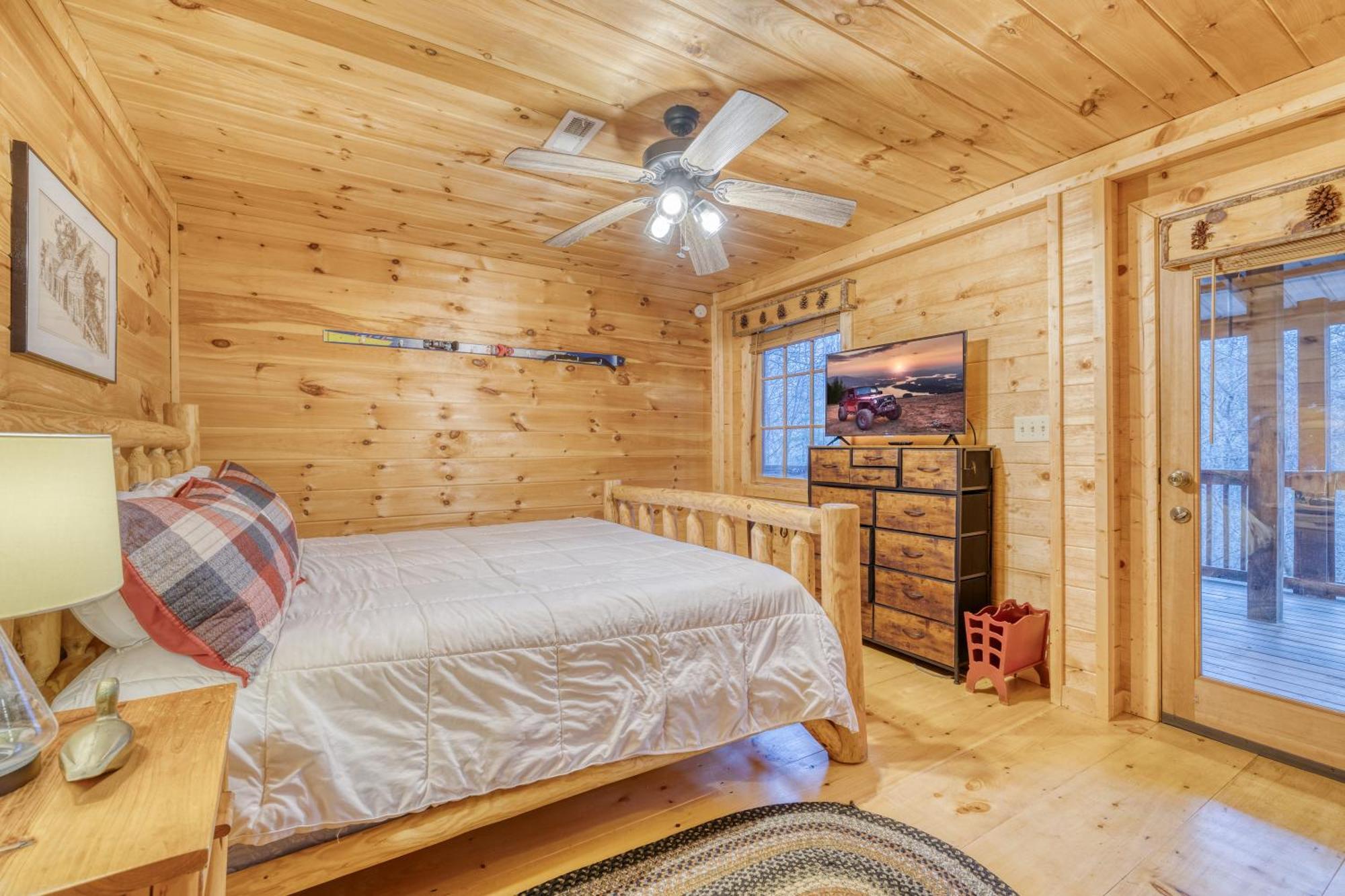 Secluded Sunrise Ridge-10 Min From Blue Ridge, King Beds, Hot Tub, 2 Porches, Fireplace Wood Burning, Mountain View, Cozy 외부 사진
