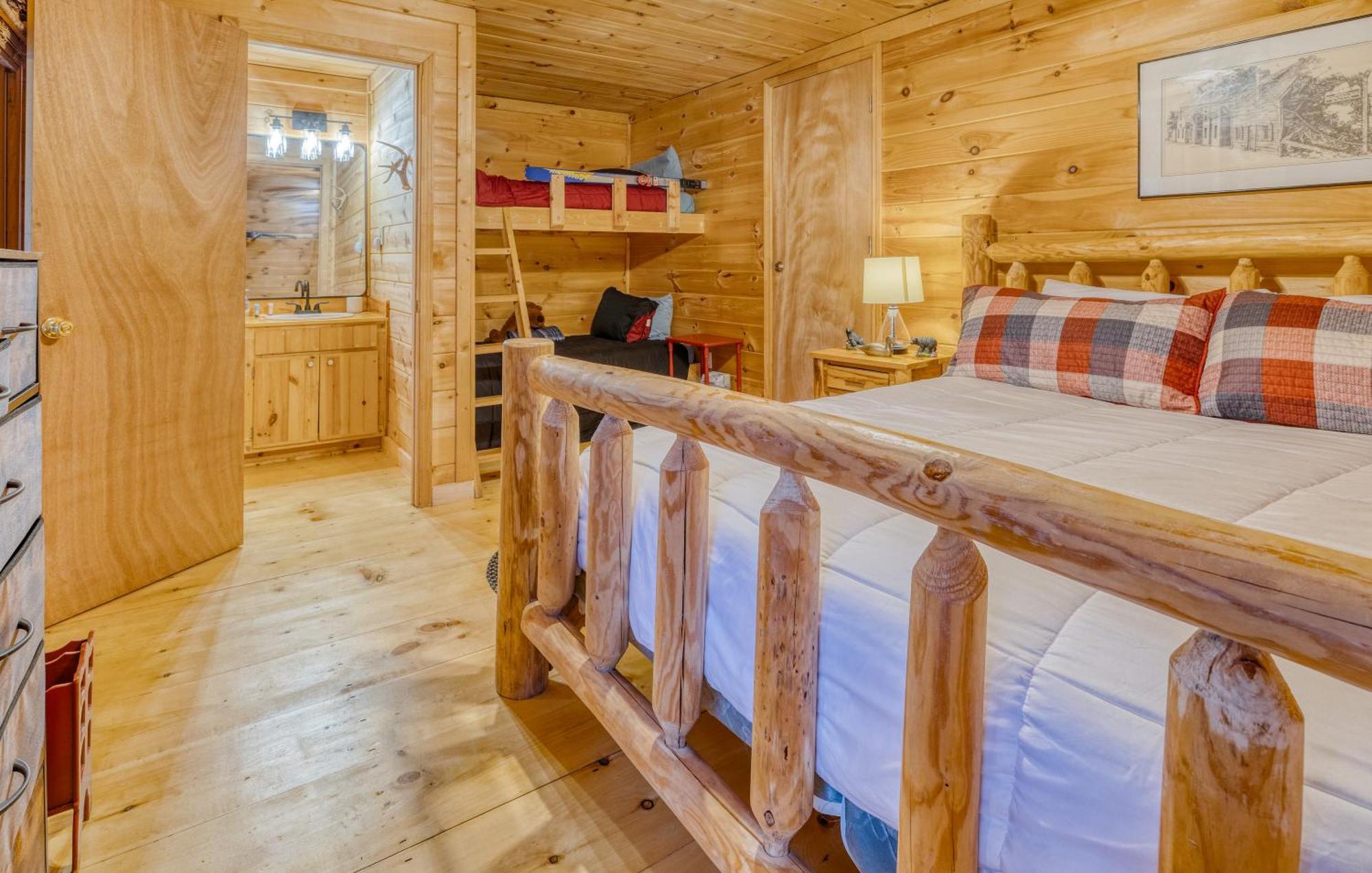Secluded Sunrise Ridge-10 Min From Blue Ridge, King Beds, Hot Tub, 2 Porches, Fireplace Wood Burning, Mountain View, Cozy 외부 사진