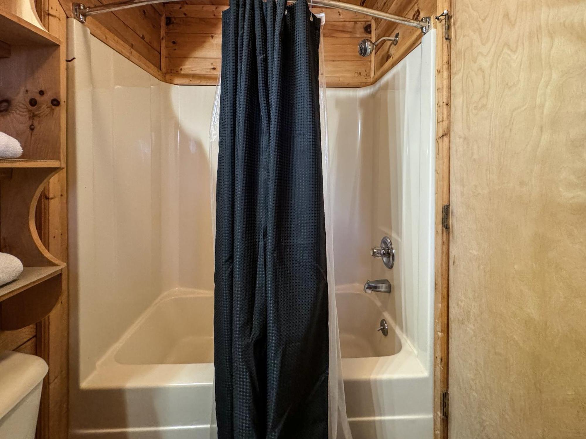 Secluded Sunrise Ridge-10 Min From Blue Ridge, King Beds, Hot Tub, 2 Porches, Fireplace Wood Burning, Mountain View, Cozy 외부 사진